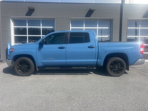 Used 2019 Toyota Tundra SR5 w/ SR5 Upgrade Package image 2
