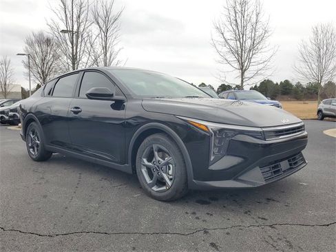 New 2025 Kia K4 LXS image 3