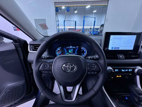 Used 2024 Toyota RAV4 XLE w/ Convenience Package AWD/4WD image 15