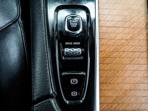 Used 2021 Volvo XC90 T8 Inscription Expression w/ Climate Package image 21