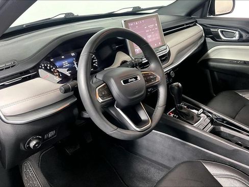 Used 2025 Jeep Compass Limited AWD/4WD image 13