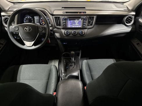 Used 2018 Toyota RAV4 LE AWD/4WD image 10