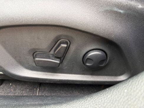 Used 2025 Jeep Compass Limited image 22