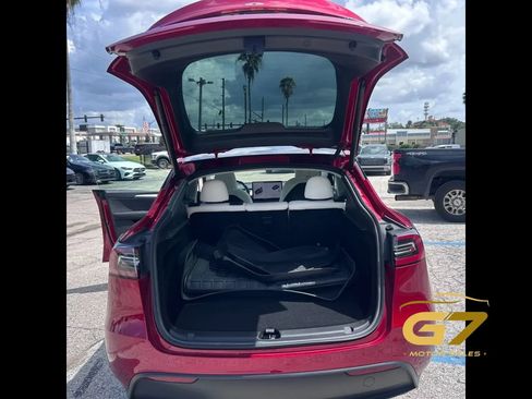 Used 2024 Tesla Model Y Long Range RWD image 9