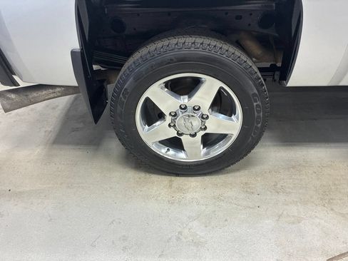 Used 2014 Chevrolet Silverado 2500 LTZ w/ LTZ Plus Package AWD/4WD image 3