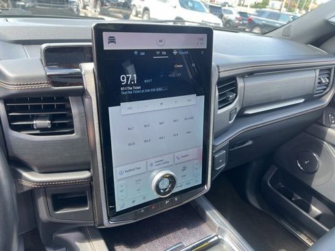 Certified 2022 Ford Expedition Platinum image 14