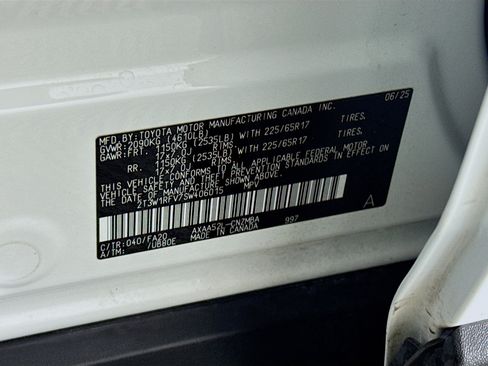Used 2025 Toyota RAV4 XLE FWD image 38