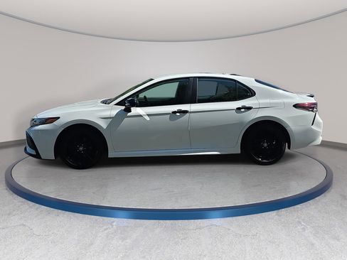 Used 2021 Toyota Camry SE FWD image 8