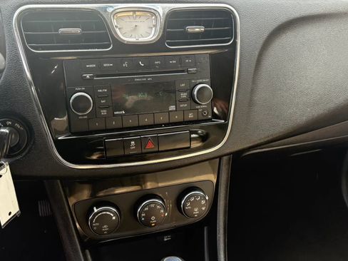 Used 2011 Chrysler 200 Touring image 19