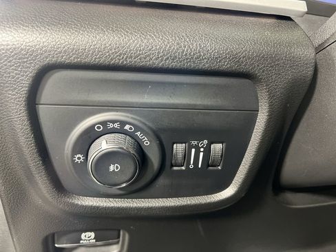 Used 2024 Jeep Grand Cherokee L Limited w/ Luxury Tech Group II image 19