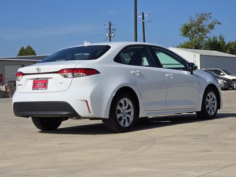 Certified 2025 Toyota Corolla LE FWD image 5