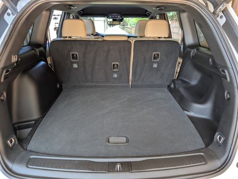 Used 2024 Jeep Grand Cherokee Limited w/ MOPAR Finishing Package image 18