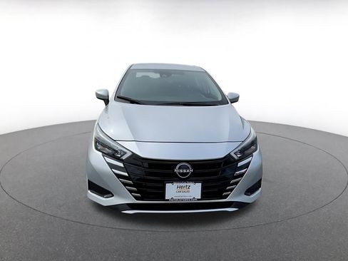 Used 2025 Nissan Versa SV image 4