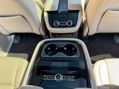 Used 2019 Lincoln Navigator Reserve image 23