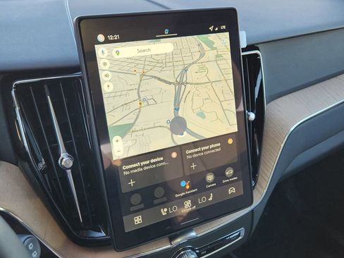 New 2026 Volvo XC60 B5 Plus w/ Climate Package image 8