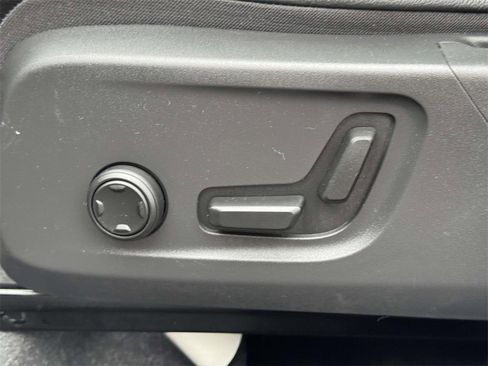 Certified 2023 Volvo XC40 B5 Plus w/ Protection Package Premier image 18