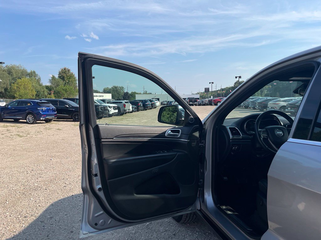 Used 2021 Jeep Grand Cherokee Limited AWD/4WD image 16