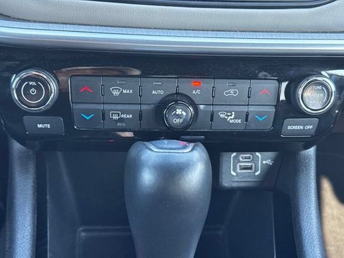 Certified 2025 Jeep Compass Limited AWD/4WD image 34