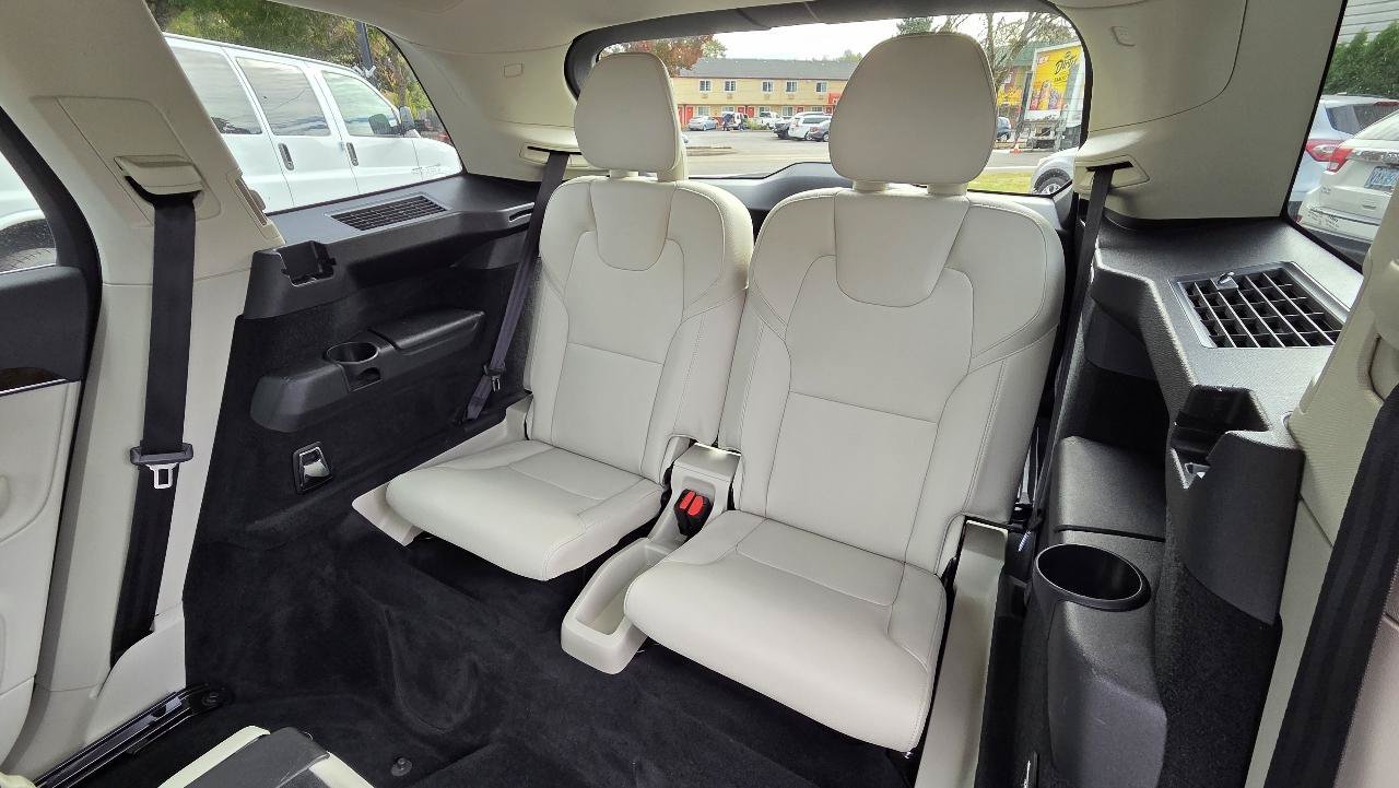 Used 2016 Volvo XC90 T6 Momentum w/ Momentum Plus Package AWD/4WD image 18