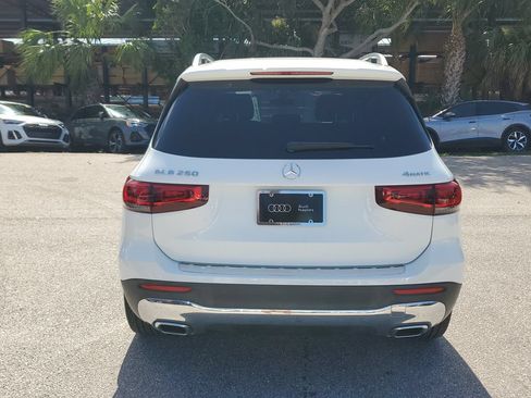 Used 2021 Mercedes-Benz GLB 250 4MATIC image 5