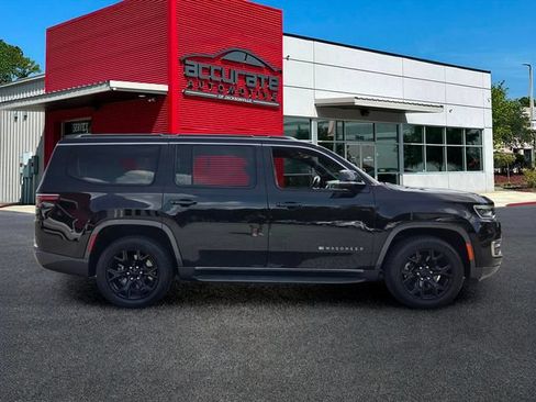 Used 2022 Jeep Wagoneer Series II RWD image 6