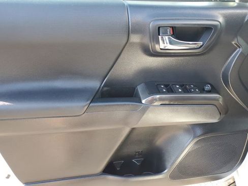 Used 2022 Toyota Tacoma TRD Off-Road w/ Technology Package RWD image 18