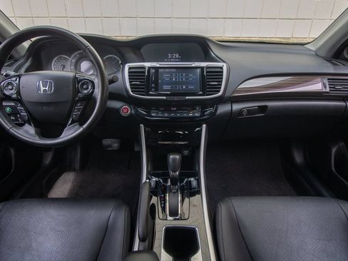 Used 2017 Honda Accord Touring image 37