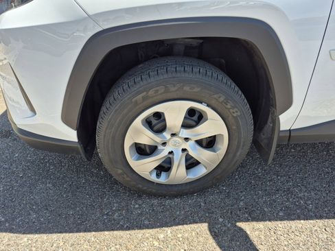 Used 2023 Toyota RAV4 LE AWD/4WD image 24