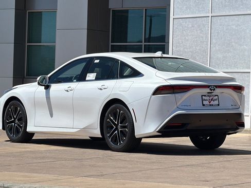 New 2026 Toyota Mirai RWD image 6