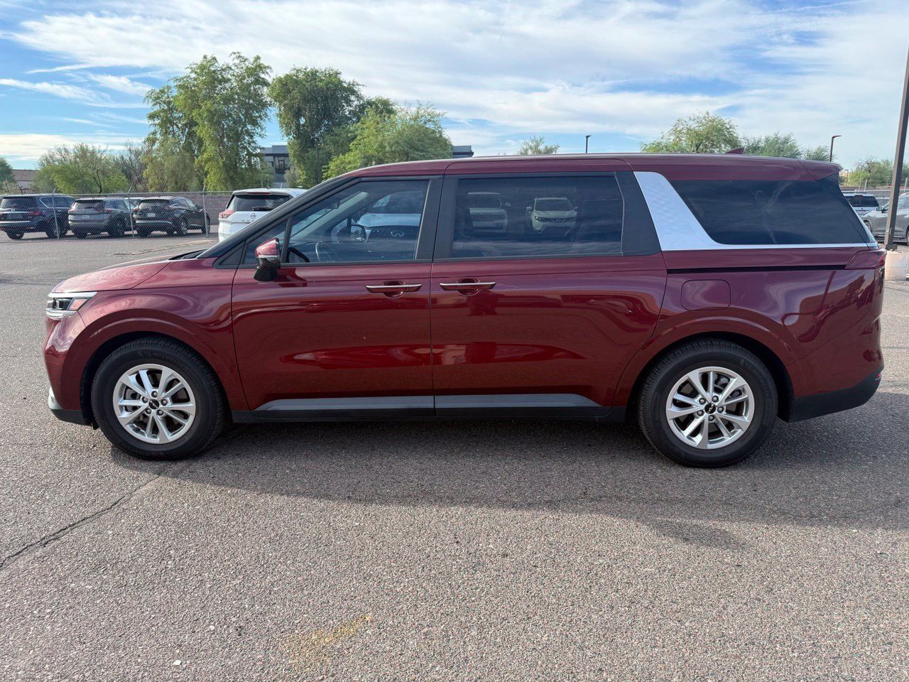 Used 2022 Kia Carnival LX FWD image 8