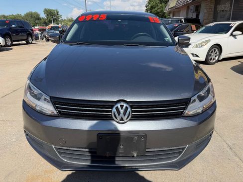 Used 2013 Volkswagen Jetta SE FWD image 2