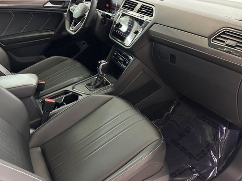 Used 2024 Volkswagen Tiguan SE R-Line FWD image 31