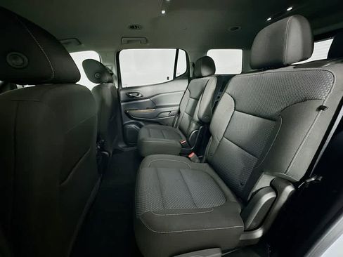 Used 2023 GMC Acadia SLE image 14