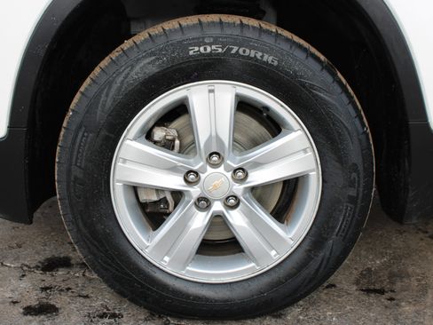 Used 2021 Chevrolet Trax LT w/ LT Convenience Package image 47