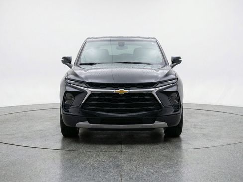 Used 2025 Chevrolet Blazer LT image 2