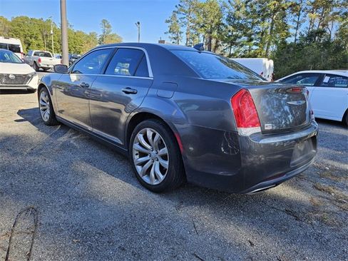 Used 2019 Chrysler 300 Touring L w/ Quick Order Package 22F image 10