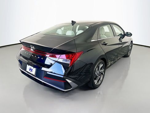 New 2026 Hyundai Elantra Limited FWD image 5