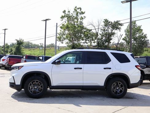 New 2025 Honda Pilot TrailSport image 4