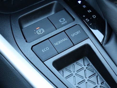 Used 2025 Toyota RAV4 XLE image 24