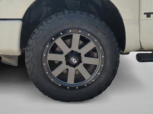 Used 2019 Nissan Titan SL w/ Midnight Edition AWD/4WD image 26