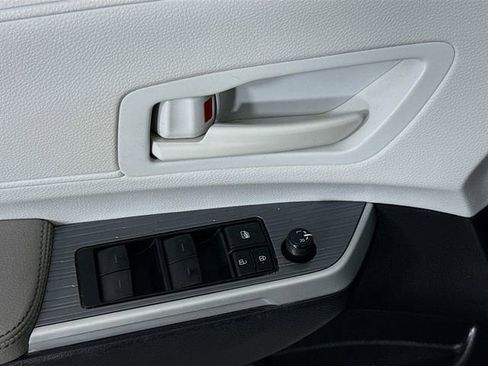 Used 2025 Toyota Sienna LE w/ LE Plus Package image 17