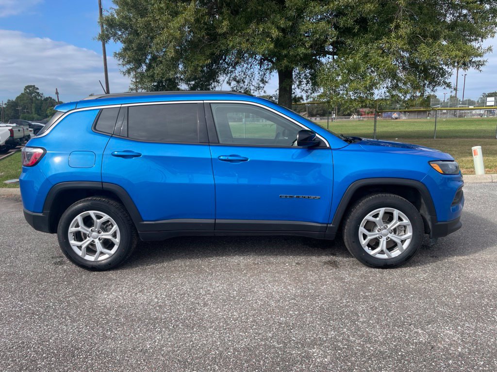 Used 2024 Jeep Compass Latitude AWD/4WD image 8
