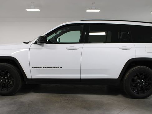 Used 2024 Jeep Grand Cherokee L Altitude AWD/4WD image 6