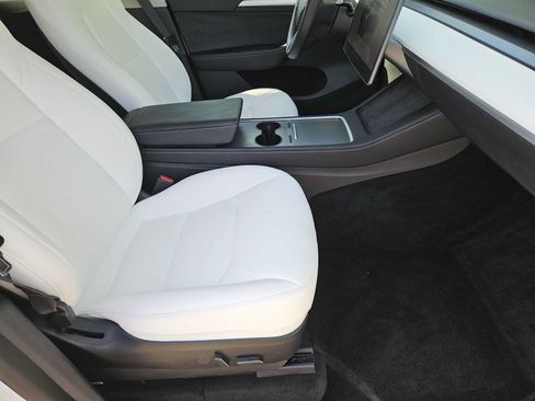 Used 2022 Tesla Model Y Performance AWD/4WD image 13