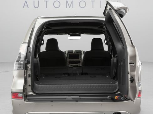 Used 2020 Lexus GX 460 Premium w/ Premium Package AWD/4WD image 32