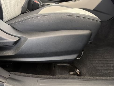 Used 2024 Subaru Forester Premium image 60