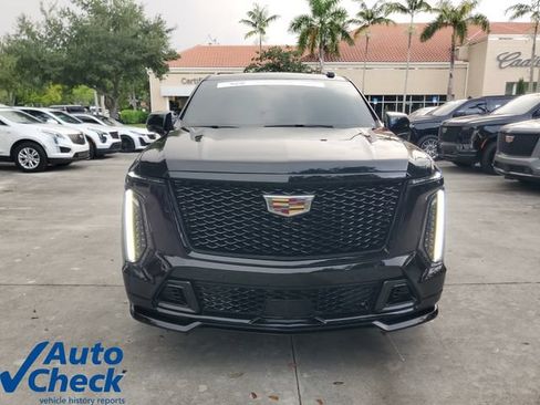 Certified 2025 Cadillac Escalade ESV V AWD/4WD image 6