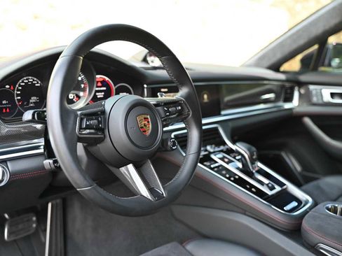 Used 2022 Porsche Panamera GTS image 12