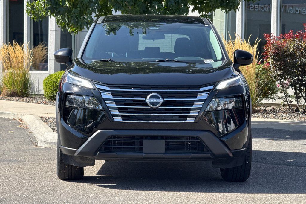 Used 2026 Nissan Rogue SV AWD/4WD image 12