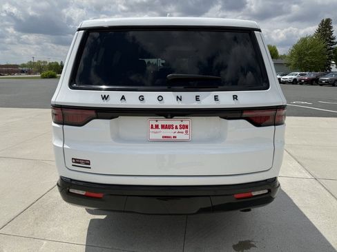Used 2023 Jeep Wagoneer Series II w/ Convenience Group I AWD/4WD image 7